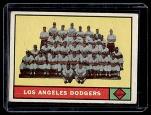 lot 266 image: Los Angeles Dodgers   1961 Topps #86  Baseball Card