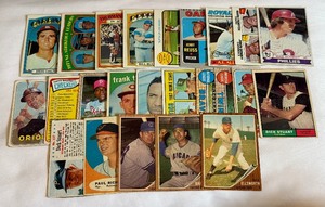 lot 49A image: 24 Card Vintage Baseball 1960s-1970s Stars and More