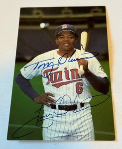lot 27B image: Tony Oliva Signed 1987 Minnesota wins Team Issued Postcard