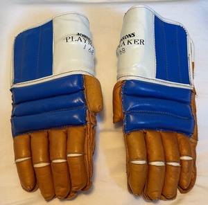 lot 55B image: Vintage Johnsons Playmaker J 68 Hockey Gloves