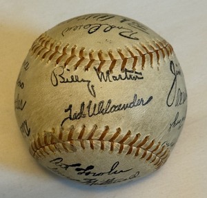 lot 68B image: 1962 Minnesota Twins Baseball Team Facsimile Signed Stamped Ball