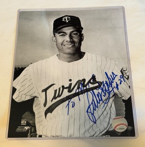 lot 79B image: Julio Becquer Signed 8x10 Photo Minnesota Twins Baseball