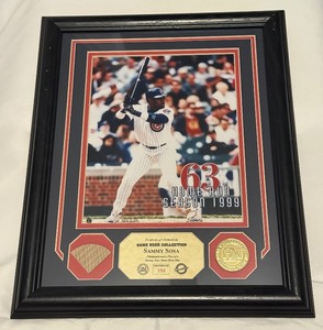 lot 122A image: Sammy Sosa Limited Edition 650 Frames Game Used Bat Piece Numbered 556650