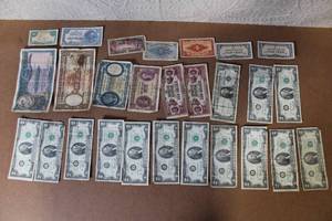 lot 146 image: Collection of Vintage US Paper Currency Including $2 Bills and Silver Certificate