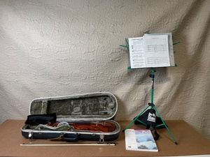 lot 149 image: Yamaha V5 44 Violin with Case, Bow, and Music Stand