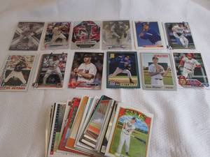 lot 72 image: Assorted Baseball Cards...