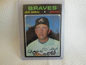 lot 240 image: 1971 Topps Phil Niekro Card...