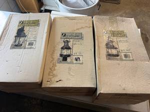 lot 14 image: 3 Accolade Light Fixtures