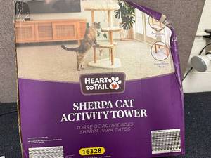 lot 30 image: Sherpa Cat Activity Tower
