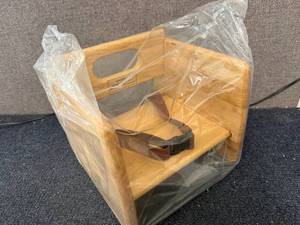 lot 58 image: Winco Booster Seat