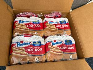 lot 195 image: 4 X 8Ct Bags Of Hostess Hot Dog Buns