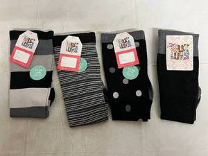 lot 304 image: 4 Pairs Of Black Muk Luks Socks