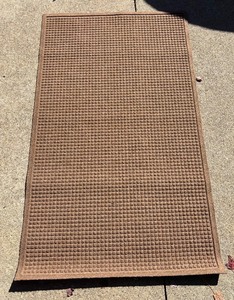 lot 254R image: G - Brown Waffle Weave Floor Mat Rug