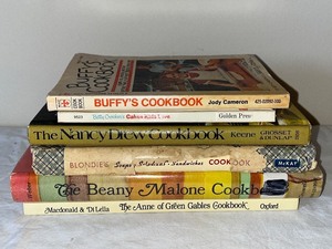 lot 27U image: Collection of 6 Vintage Themed Cookbooks Including Childrens and Character Editions