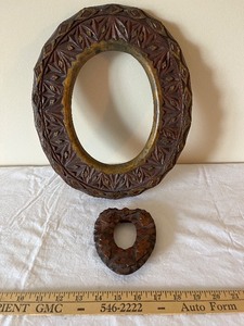 lot 34U image: Set of 2 Hand-Carved Wooden Picture Frames, Oval and Heart Shaped
