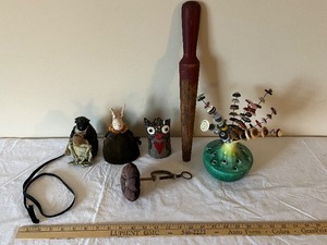 lot 60U image: Vintage Sewing Collectibles and Pin Cushions Lot