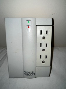 lot 77U image: Side Socket Surge Protector 6-Outlet Swivel Power Adapter