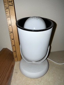 lot 78U image: White Adjustable Desk Lamp with Bulb