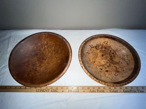 lot 85U image: Set of 2 Hand-Carved Wooden Bowls with Floral and Oak Leaf Designs