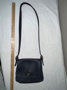 lot 170U image: Coach Legacy H8C-9061 Navy Leather Crossbody Handbag