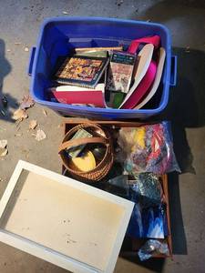 lot 164G image: Mixed Lot Books, Yarn, Baskets & Display Case