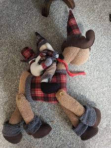 lot 255U image: Plush Reindeer with Santa & Snowman Holiday Decoration