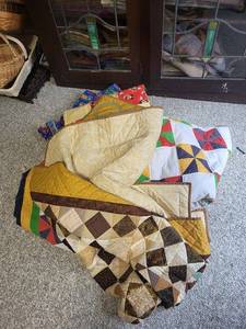 lot 257U image: Lot of Colorful Patchwork and Applique Quilts