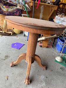 lot 5G image: Antique Wooden Pedestal Table with Claw Feet