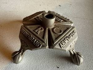 lot 8G image: Antique 1883 Grand Army of the Republic Cast Iron Base