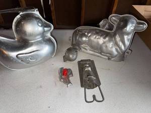 lot 17G image: Vintage Aluminum Duck & Lamb Cake Baking and Candy Molds Set