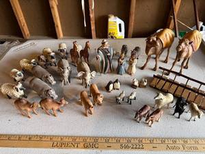 lot 24G image: Vintage Hand Painted Noahs Arc Animal and Figurine Miniature Collection