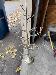 lot 55G image: Decorative Metal Trees for Ornament Display