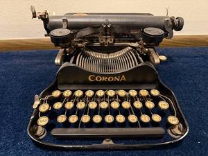 lot 100U image: Vintage Corona Typewriter - Classic Antique Collectible
