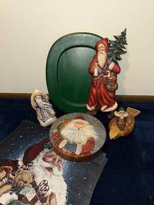 lot 105U image: Santa Claus Decor Collection Figurines, Plate & Tapestry