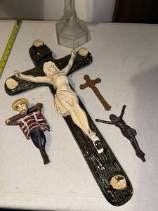 lot 115U image: Lot of Religious Crucifixes and Figurines