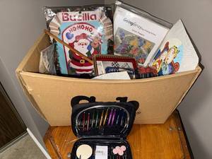 lot 146U image: Crafting Supplies Lot Rug Hooking, Embroidery, Weaving Kit