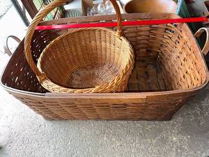 lot 154G image: Large Antique Split Oak Woven Basket and Medium Woven Basket Set