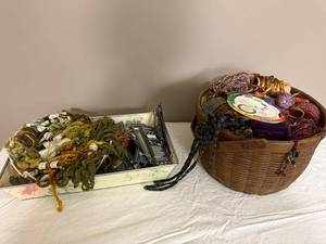 lot 173U image: Assorted Yarn and Embroidery Floss Collection