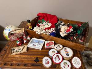 lot 174U image: Vintage Christmas Decoration Lot - Ornaments, Figures & More