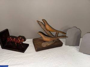lot 176U image: Decorative Wooden Bookend, Bird Sculpture & Embossed Panels Set