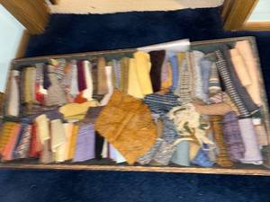 lot 180U image: Assorted Wool Fabric for Rug Hooking and Crafting Projects