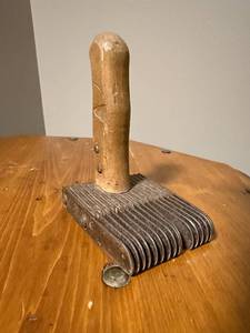 lot 185U image: Vintage Wooden Handle Rug Hooking Tool
