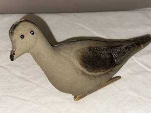 lot 200U image: Vintage Paper Mache Bird Decoy with Clip