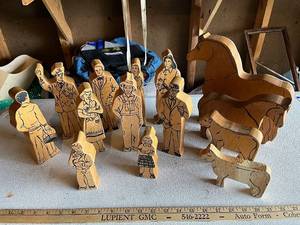 lot 61G image: Vintage Wooden Figurine Lot - People and Animals Collection