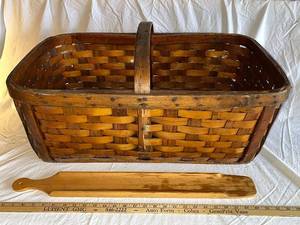 lot 88G image: Vintage Woven Basket with Wooden Handle
