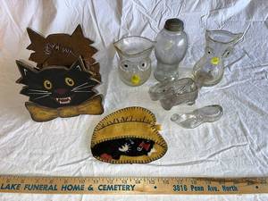 lot 143G image: Vintage Glass and Wood Decorative Lot - Owls, Cat Holder, Alligator, Shoe