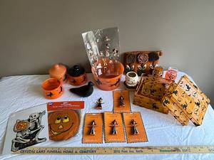 lot 211U image: Halloween Decor Lot Bowls, Figurines, Decorations, and More