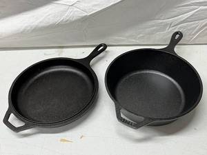 lot 31T image: Set of 2 Cast Iron Lodge Skillets