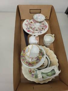 lot 33H image: Collection of Vintage Teacups, Saucers, and Decorative Plates