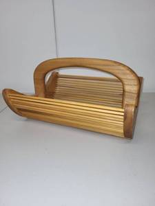 lot 35H image: Wooden Slatted Bread Basket with Handle